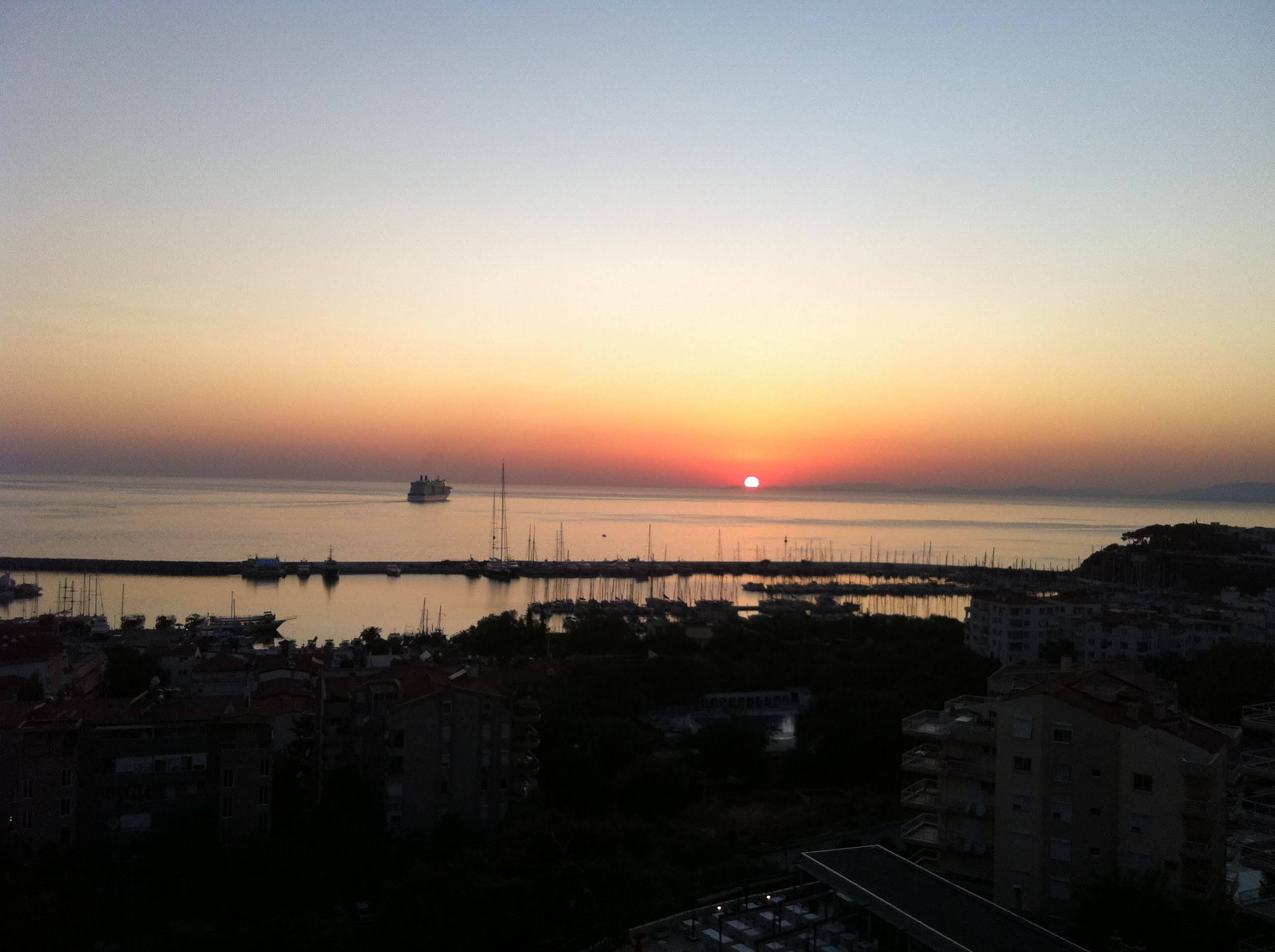 Goldenday Wings Hotel Kusadası Exteriör bild